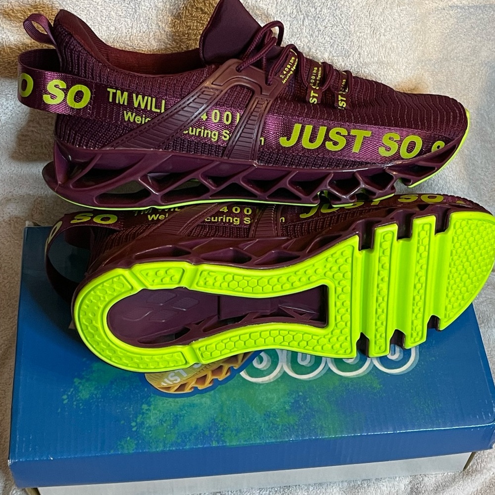 Just sSo women size 11 Tennis shoe